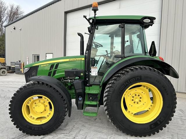 Image of John Deere 5090R equipment image 2