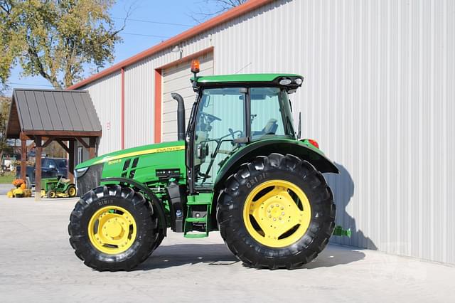 Image of John Deere 5090R equipment image 4