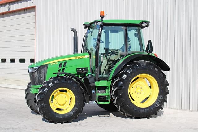 Image of John Deere 5090R equipment image 3