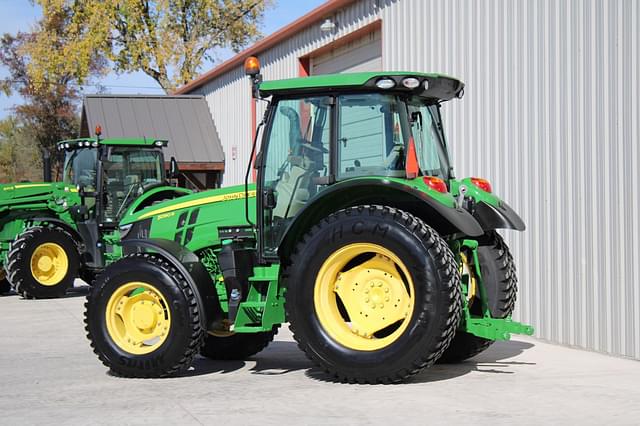 Image of John Deere 5090R equipment image 3