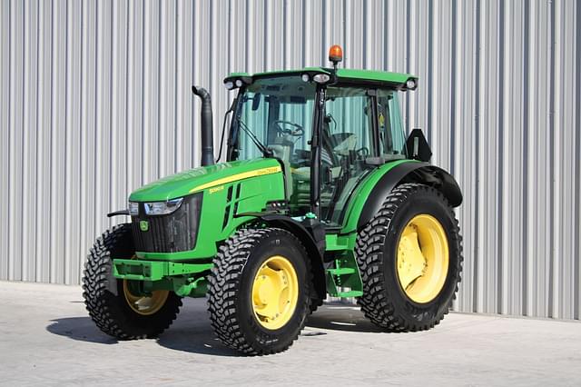 Image of John Deere 5090R equipment image 1