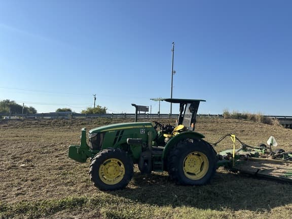 Image of John Deere 5100E equipment image 4
