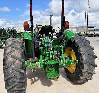 Image of John Deere 5100E equipment image 3