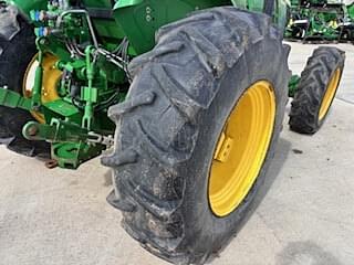 Image of John Deere 5100E equipment image 4
