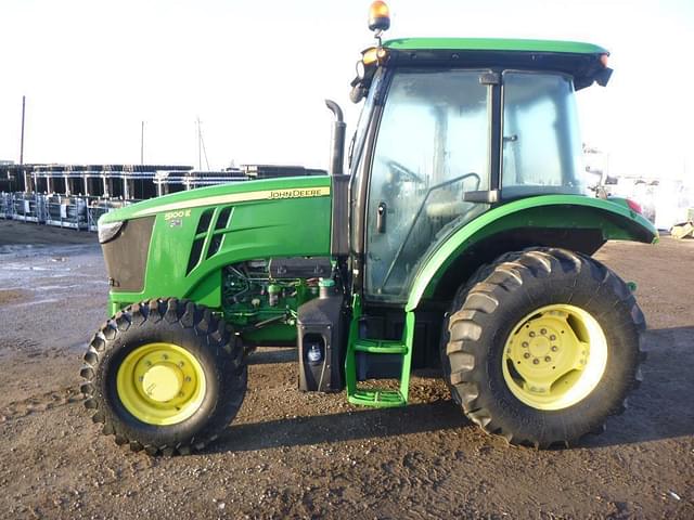 Image of John Deere 5100E equipment image 4