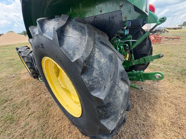 Image of John Deere 5100E equipment image 4