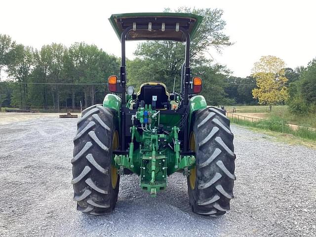 Image of John Deere 5100E equipment image 3