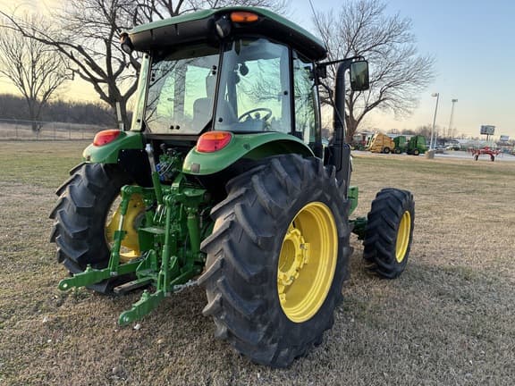 Image of John Deere 5100M equipment image 4