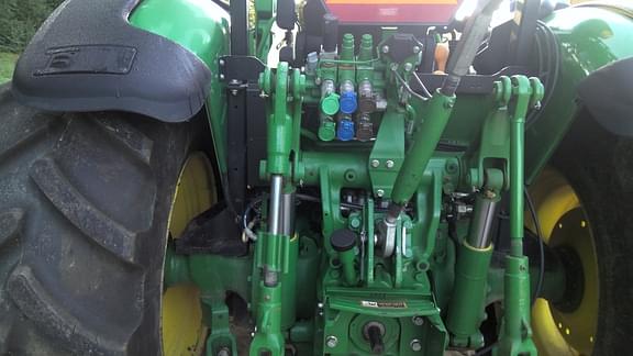 Image of John Deere 5100M equipment image 4