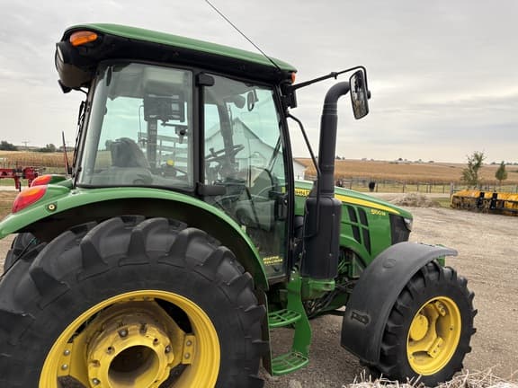 Image of John Deere 5100M equipment image 4