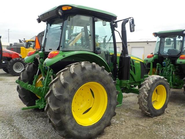 Image of John Deere 5100M equipment image 2