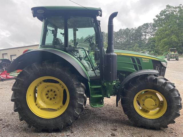 Image of John Deere 5100R equipment image 4