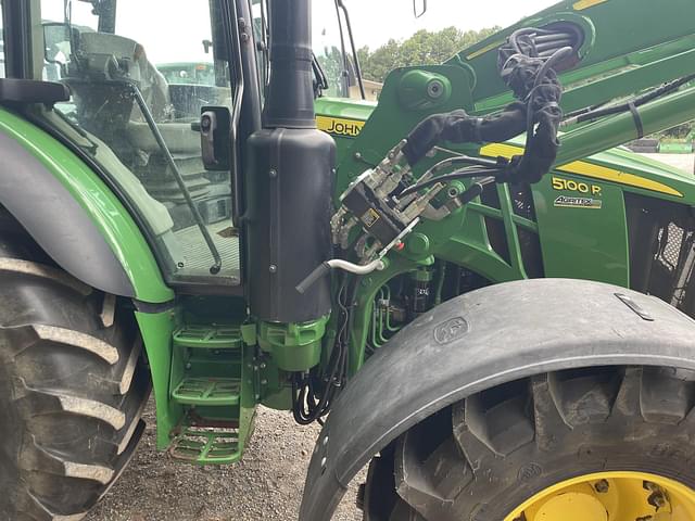 Image of John Deere 5100R equipment image 4