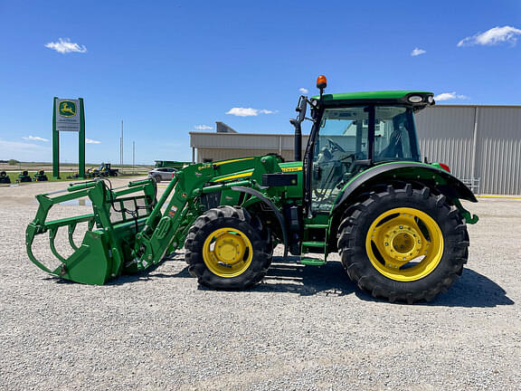 Image of John Deere 5100R equipment image 4