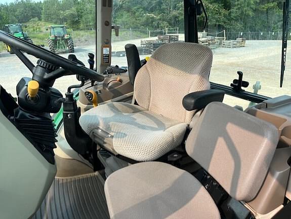 Image of John Deere 5115M equipment image 2