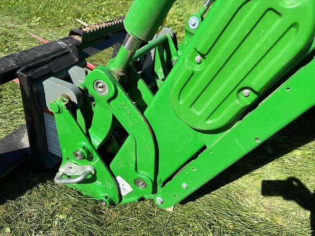 Image of John Deere 5115R equipment image 3