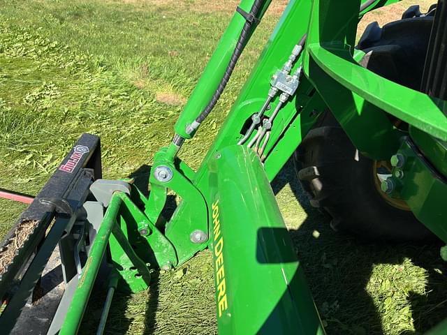 Image of John Deere 5115R equipment image 4