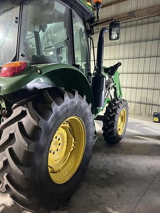 Image of John Deere 5125R equipment image 4