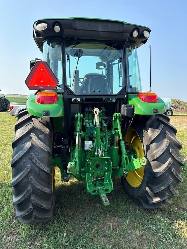 Image of John Deere 5125R equipment image 4
