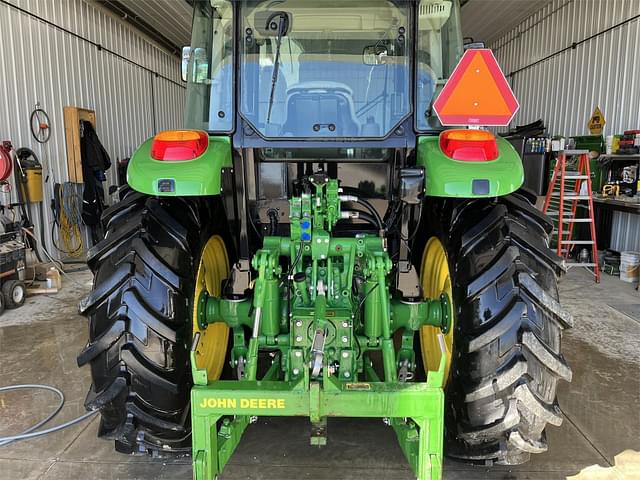 Image of John Deere 5125R equipment image 2