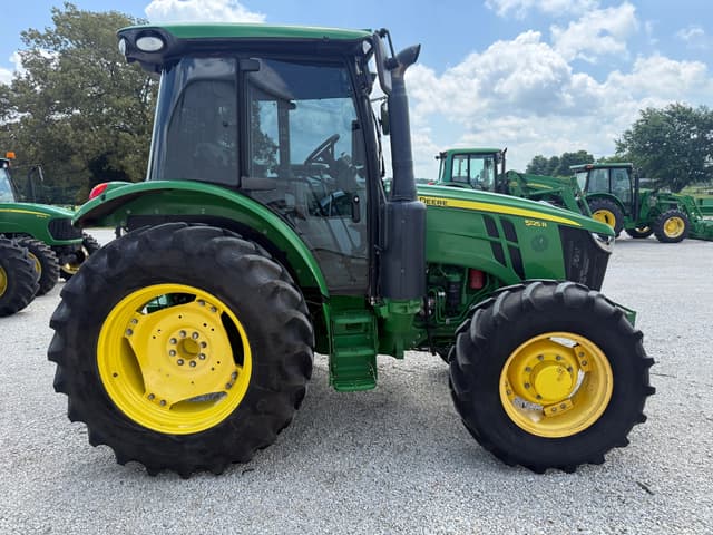 Image of John Deere 5125R equipment image 1
