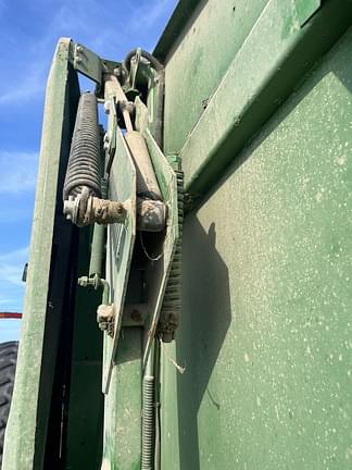 Image of John Deere 560M equipment image 2