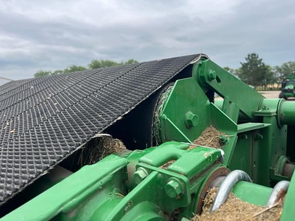 Image of John Deere 560M equipment image 4