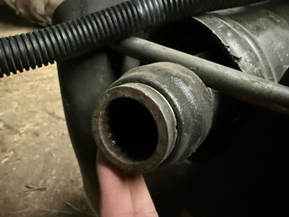 Image of John Deere 560M equipment image 4