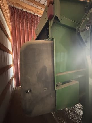 Image of John Deere 560M equipment image 2