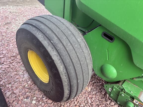 Image of John Deere 560M equipment image 4