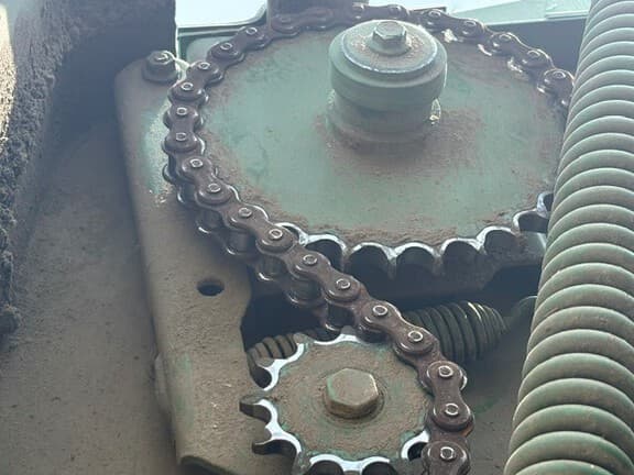 Image of John Deere 560M equipment image 1