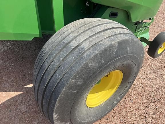 Image of John Deere 560R equipment image 4