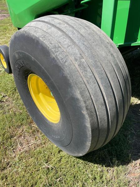 Image of John Deere 560R equipment image 4