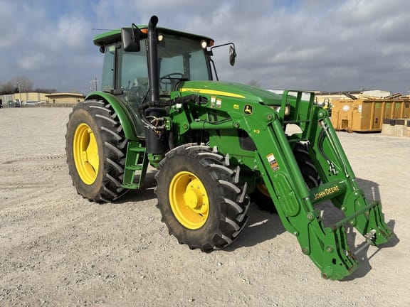 2018 John Deere 6105E Equipment Image0