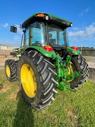 Image of John Deere 6105E equipment image 3