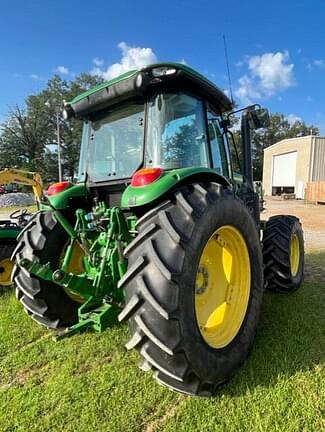 Image of John Deere 6105E equipment image 4