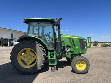 Main image John Deere 6105E