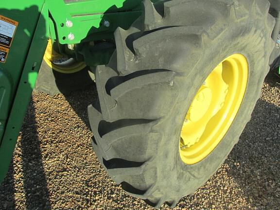 Image of John Deere 6105E equipment image 4