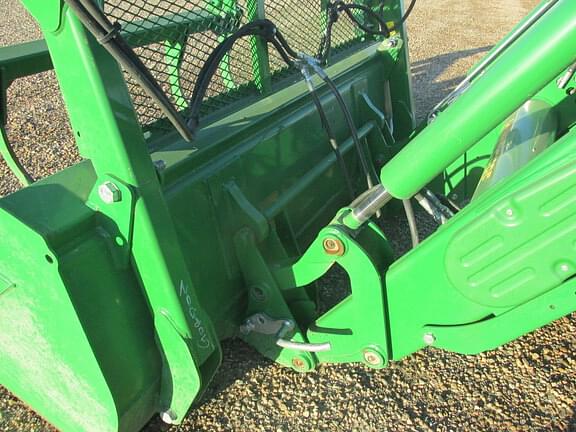 Image of John Deere 6105E equipment image 3