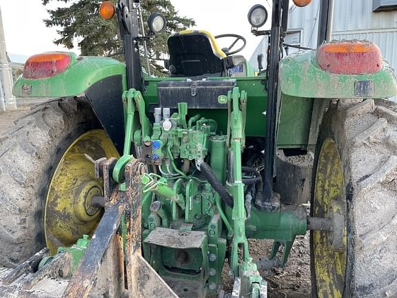 Image of John Deere 6110M equipment image 3