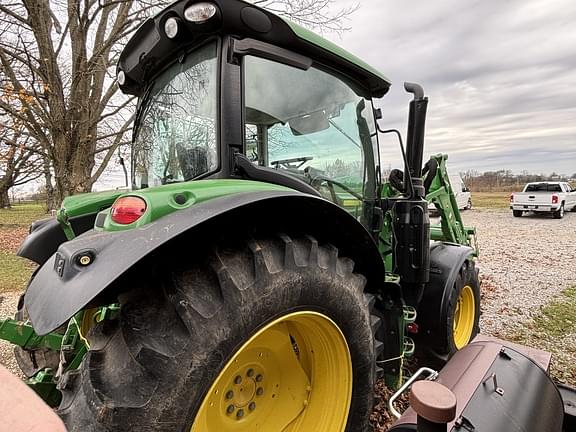 Image of John Deere 6110R equipment image 4