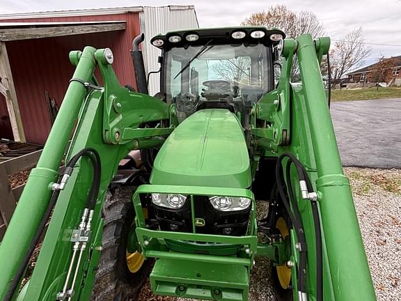 Image of John Deere 6110R equipment image 3