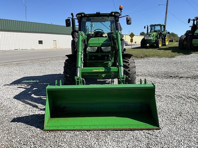 Image of John Deere 6110R equipment image 1