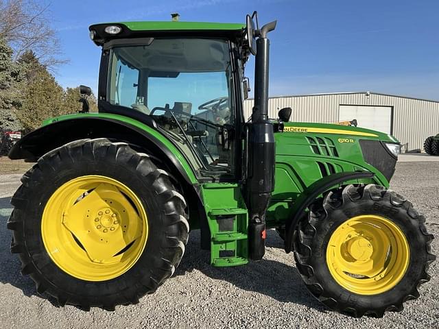 Image of John Deere 6110R equipment image 3