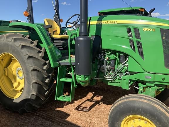 Image of John Deere 6120E equipment image 4