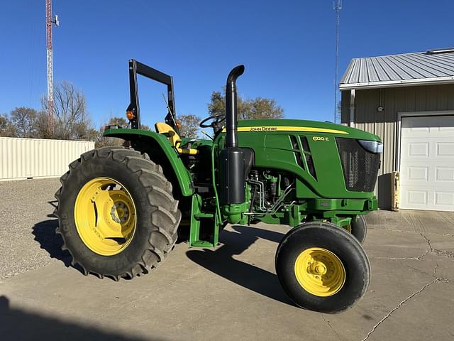 Image of John Deere 6120E equipment image 1