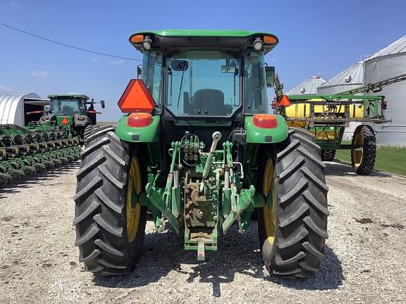 Image of John Deere 6120E equipment image 4