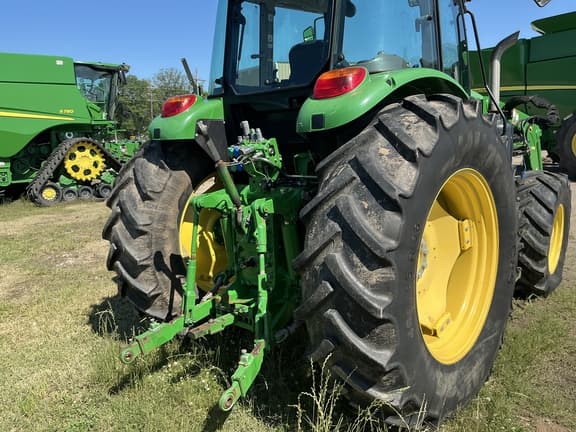 Image of John Deere 6120E equipment image 4