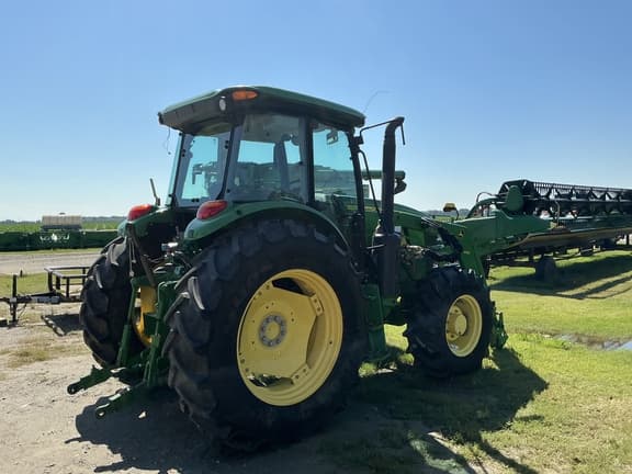 Image of John Deere 6120E equipment image 4