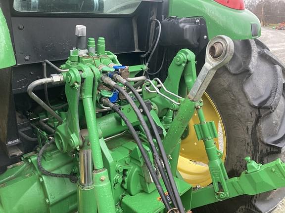 Image of John Deere 6120E equipment image 4